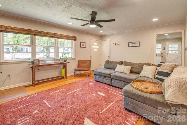24 Forest Lane, Black Mountain, NC 28711