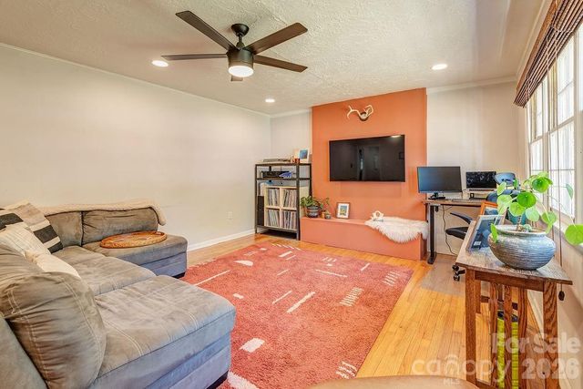 24 Forest Lane, Black Mountain, NC 28711