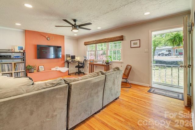 24 Forest Lane, Black Mountain, NC 28711
