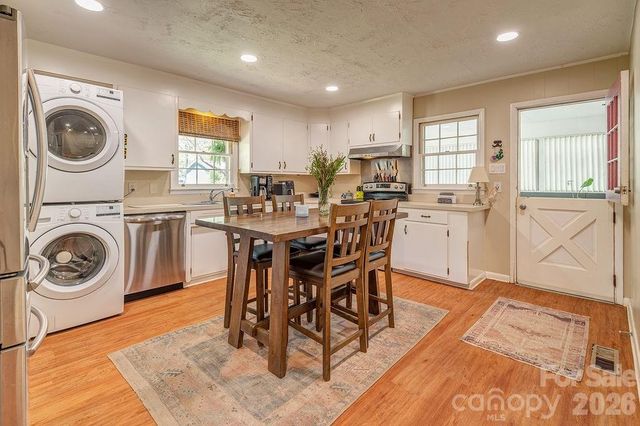 24 Forest Lane, Black Mountain, NC 28711