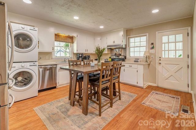 24 Forest Lane, Black Mountain, NC 28711