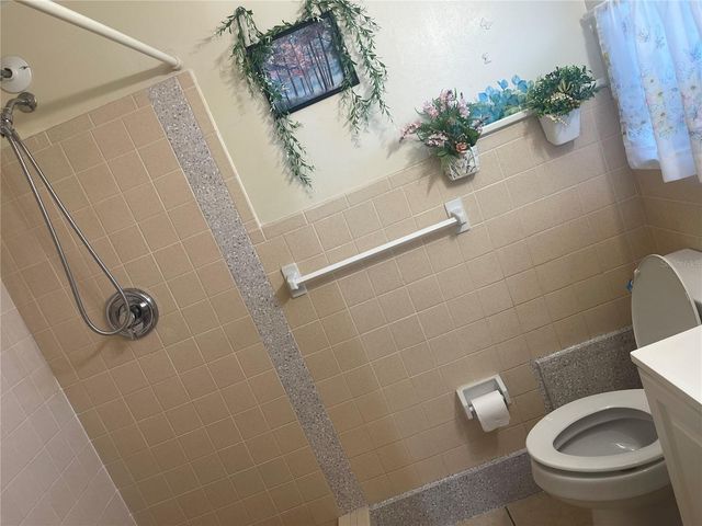 8415 N GOMEZ AVENUE, Tampa, FL 33614
