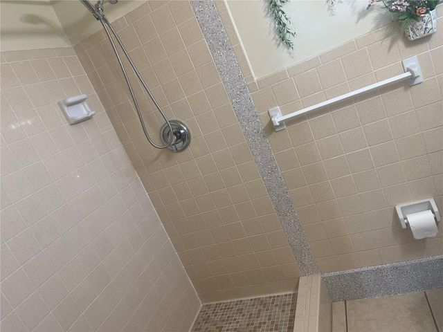 8415 N GOMEZ AVENUE, Tampa, FL 33614