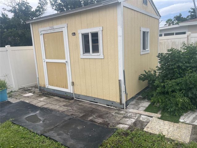 8415 N GOMEZ AVENUE, Tampa, FL 33614