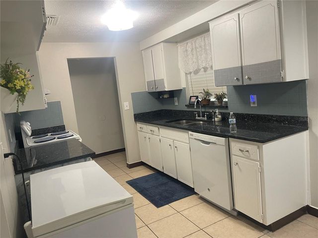 8415 N GOMEZ AVENUE, Tampa, FL 33614