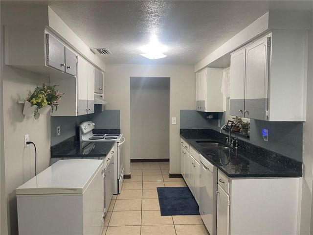 8415 N GOMEZ AVENUE, Tampa, FL 33614