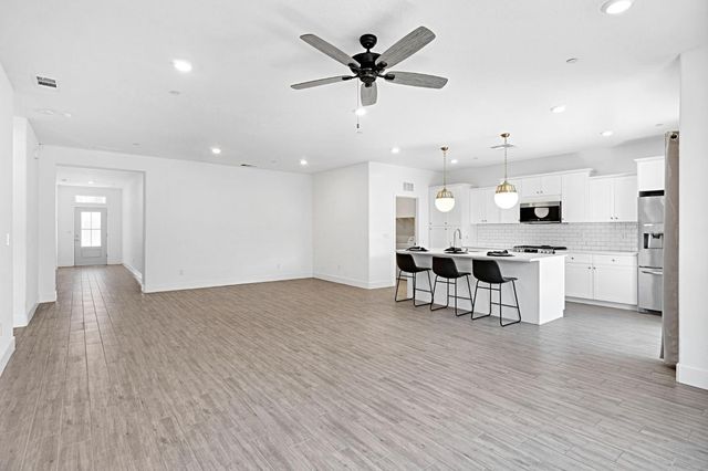 371 Huntington Avenue S, Madera, CA 93636