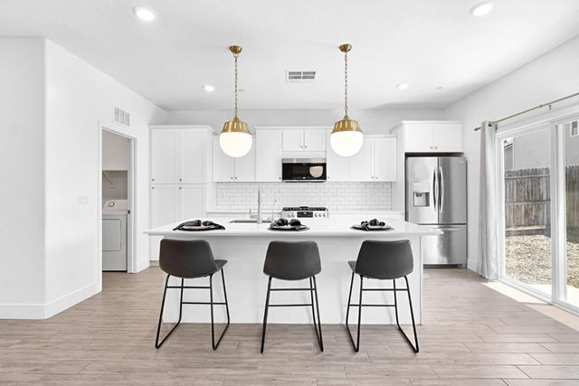 371 Huntington Avenue S, Madera, CA 93636