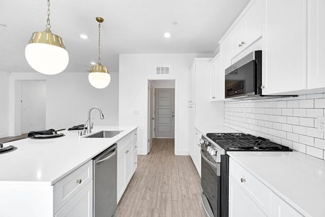 371 Huntington Avenue S, Madera, CA 93636