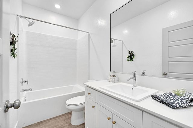 371 Huntington Avenue S, Madera, CA 93636