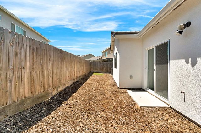 371 Huntington Avenue S, Madera, CA 93636