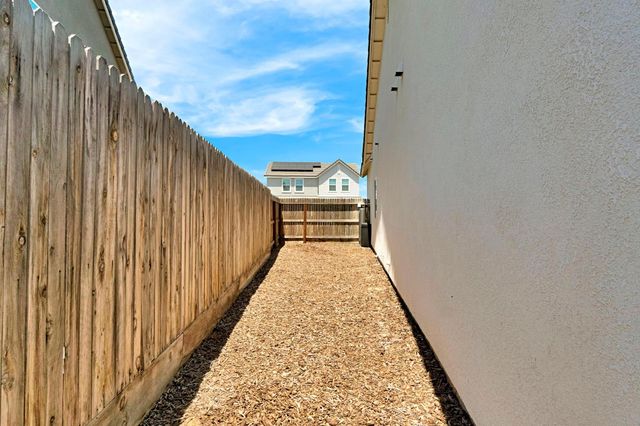 371 Huntington Avenue S, Madera, CA 93636