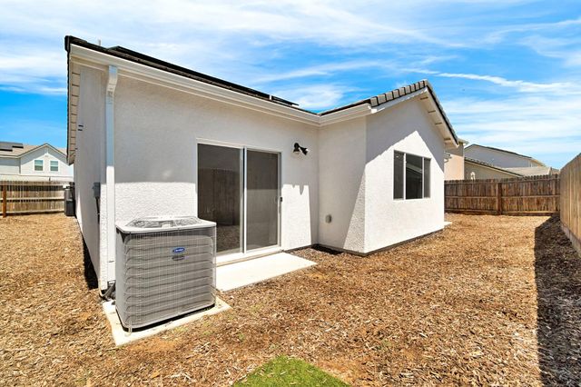 371 Huntington Avenue S, Madera, CA 93636