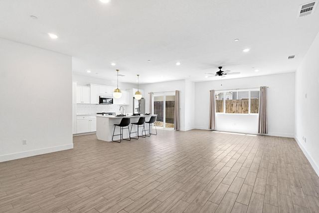 371 Huntington Avenue S, Madera, CA 93636