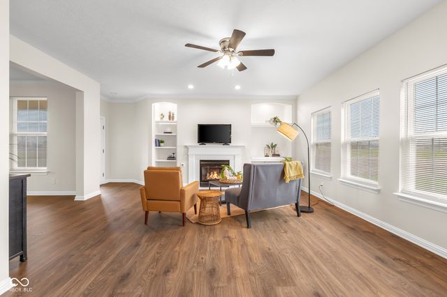 1911 St James Place, Columbus, IN 47201
