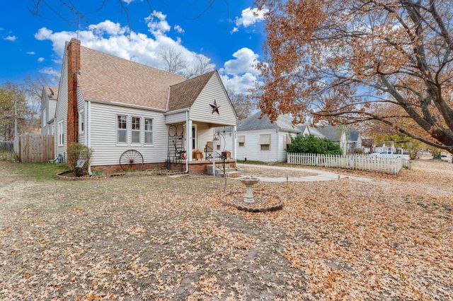 822 S Holyoke St, Wichita, KS 67218