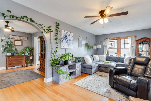 822 S Holyoke St, Wichita, KS 67218