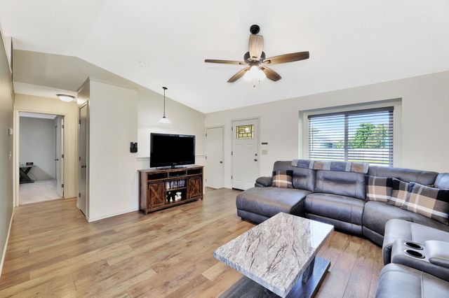 616 S Twin Pines Ave, Haysville, KS 67060