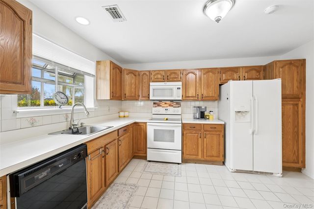 248 River Drive 248, Moriches, NY 11955