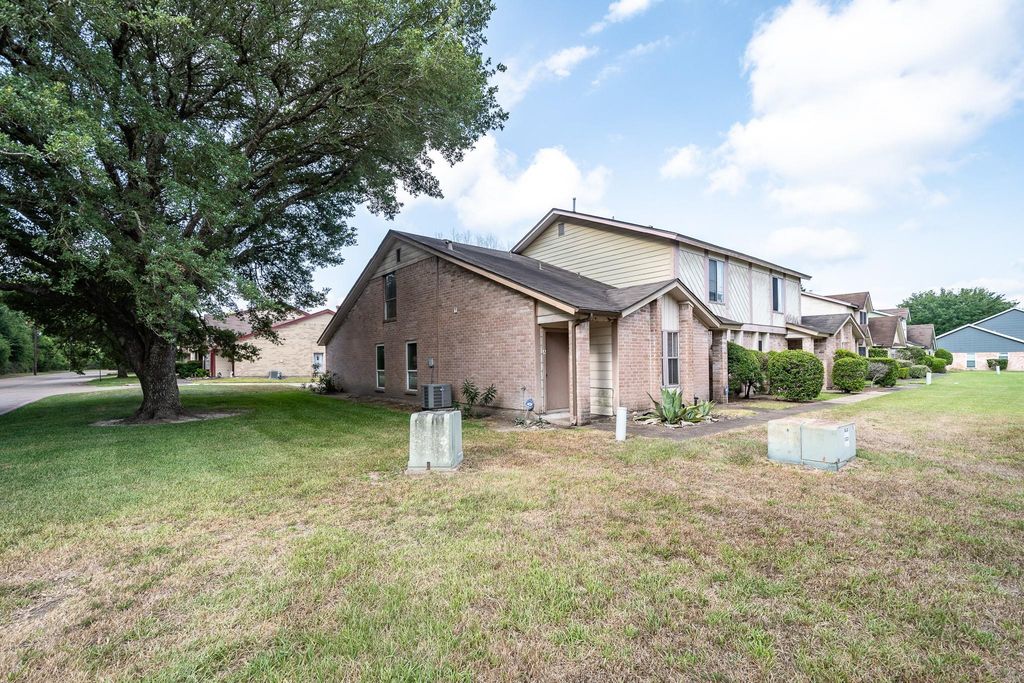 2053 Country Village Boulevard A, Humble, TX 77338