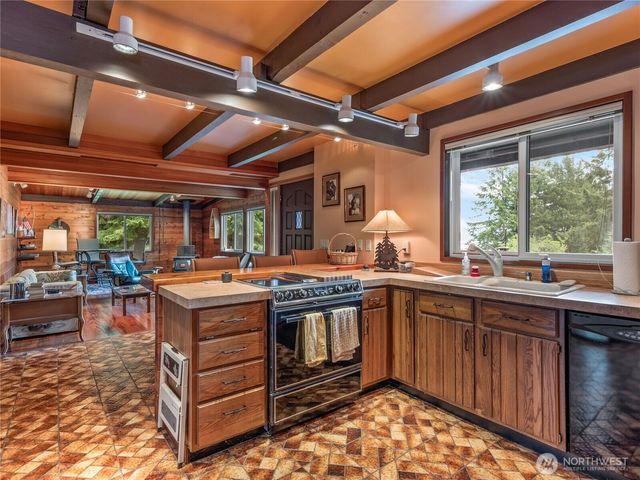 335 Tog Road, Brinnon, WA 98320
