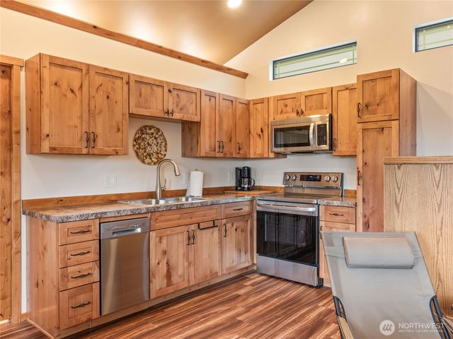 335 Tog Road, Brinnon, WA 98320