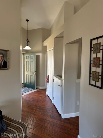 34267 Birchway Circle, Sterling Heights, MI 48312