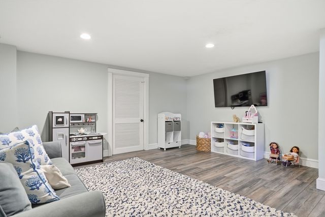 11 Simmons Dr, Duxbury, MA 02332