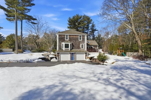 11 Simmons Dr, Duxbury, MA 02332
