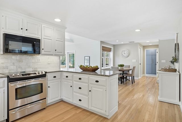 11 Simmons Dr, Duxbury, MA 02332