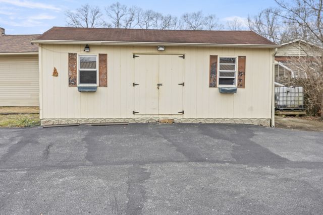 188 Trotters Cir, Estill Springs, TN 37330