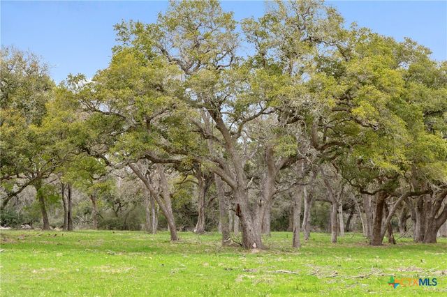 778 County Road 123, Edna, TX 77957