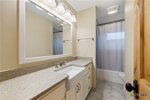 778 County Road 123, Edna, TX 77957