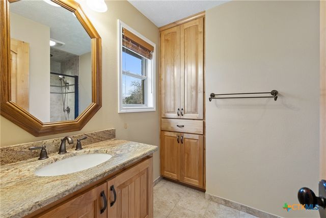 778 County Road 123, Edna, TX 77957