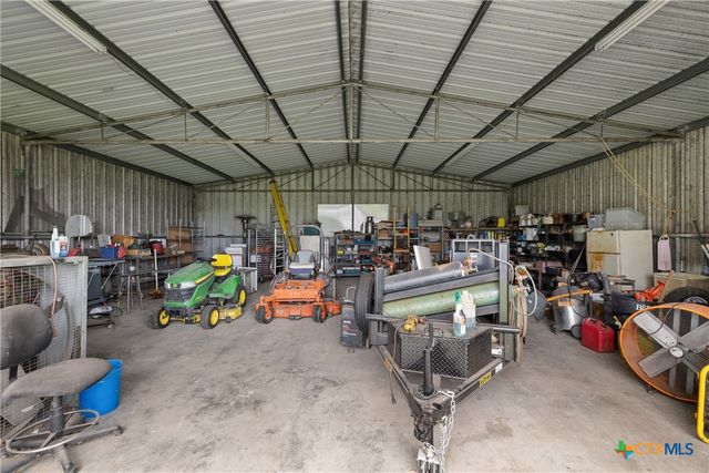 778 County Road 123, Edna, TX 77957