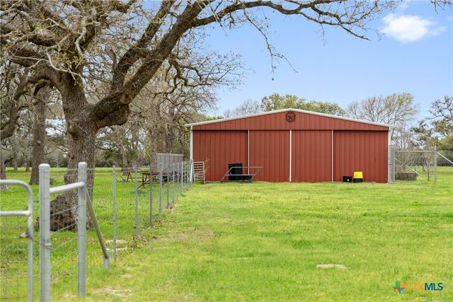 778 County Road 123, Edna, TX 77957