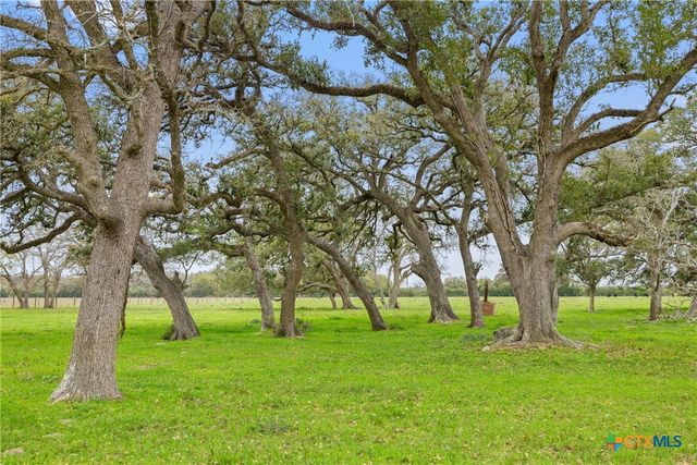 778 County Road 123, Edna, TX 77957