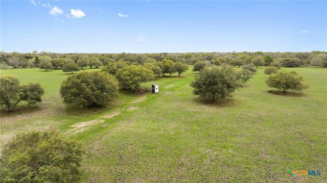 778 County Road 123, Edna, TX 77957