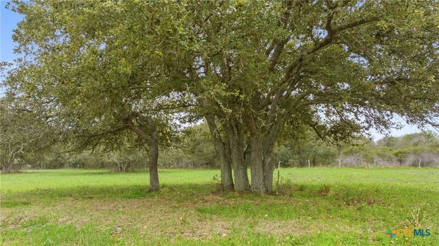 778 County Road 123, Edna, TX 77957