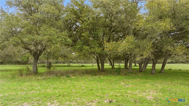 778 County Road 123, Edna, TX 77957