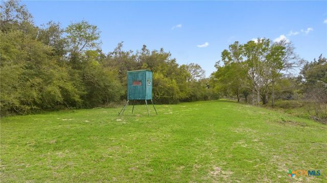 778 County Road 123, Edna, TX 77957