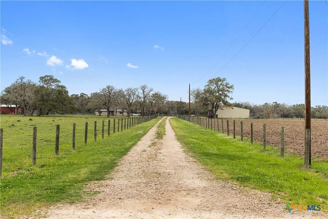 778 County Road 123, Edna, TX 77957