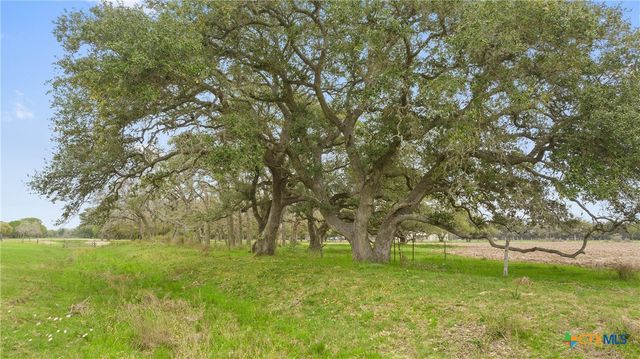 778 County Road 123, Edna, TX 77957