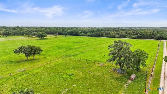778 County Road 123, Edna, TX 77957
