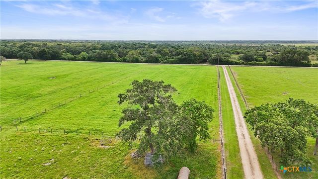 778 County Road 123, Edna, TX 77957