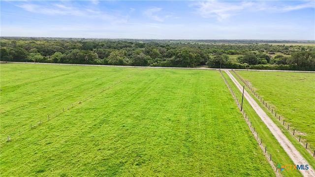 778 County Road 123, Edna, TX 77957