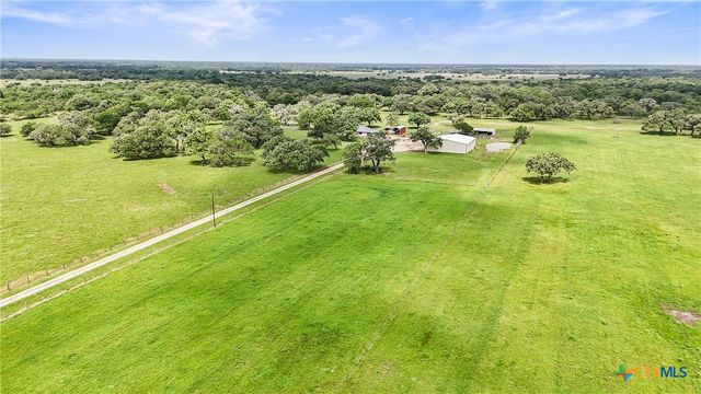 778 County Road 123, Edna, TX 77957