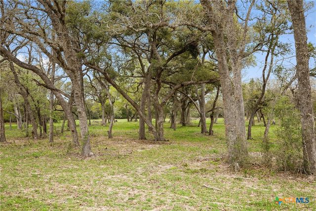 778 County Road 123, Edna, TX 77957