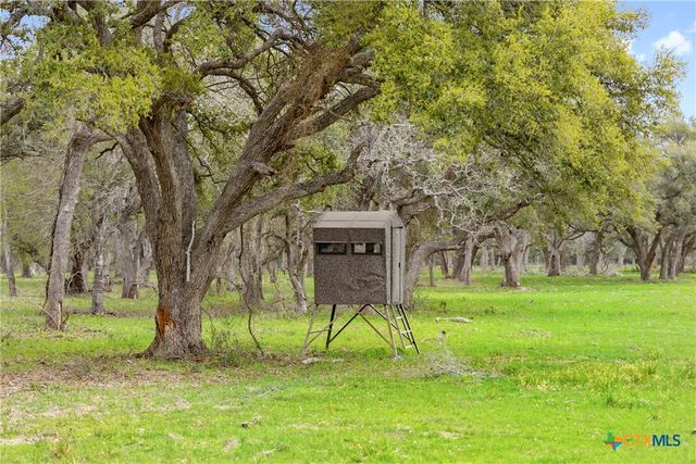 778 County Road 123, Edna, TX 77957