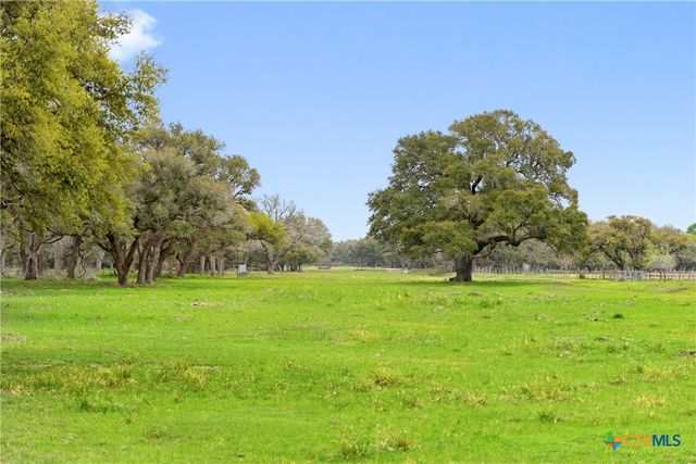 778 County Road 123, Edna, TX 77957